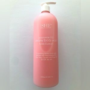 Om SHE Aromatherapy Creamy Body Wash honey & peach (1000 ml).